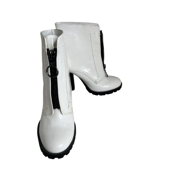 Simply Vera Wang White Patent Leather Heeled Ankle Boots With Front Zipper & Rin - Picture 1 of 8